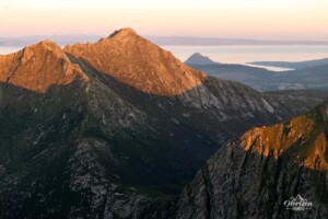 Goatfell, le sommet de l'ile d'Arran, au coucher de soleil Goatfell, le sommet de l'ile d'Arran, au coucher de soleil