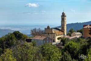 Place de l'église de Campile Place de l'église de Campile