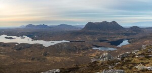 Panorama depuis Stac Pollaidh : Suilven, Canisp, Cùl Mòr et les nombreux Lochs et Lochans Panorama depuis Stac Pollaidh : Suilven, Canisp, Cùl Mòr et les nombreux Lochs et Lochans
