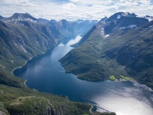 Le lac Eikesdalsvatnet Le lac Eikesdalsvatnet