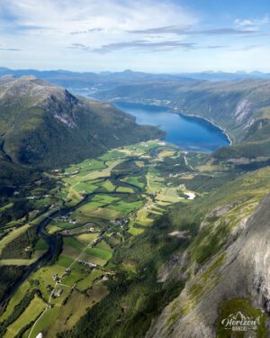 Eresfjord et Eresfjorden (vue drone) Eresfjord et Eresfjorden (vue drone)