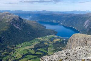 Eresfjorden depuis le sommet de Goksoyra Eresfjorden depuis le sommet de Goksoyra