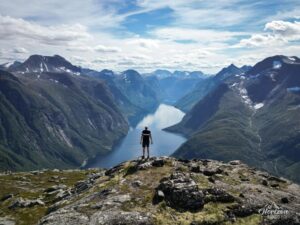 Le lac Eikesdalsvatnet Le lac Eikesdalsvatnet