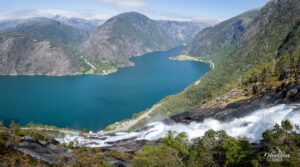 Langfoss et Åkrafjord (vue drone) Langfoss et Åkrafjord (vue drone)