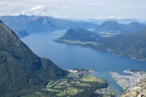 Åndalsnes et son fjord Romsdalfjorden Åndalsnes et son fjord Romsdalfjorden