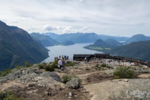 Arrivée du téléphérique Romsdalsgondolen au sommet de Nesaksla Arrivée du téléphérique Romsdalsgondolen au sommet de Nesaksla