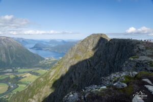 Arrivée sur la crête de Romsdalseggen Arrivée sur la crête de Romsdalseggen