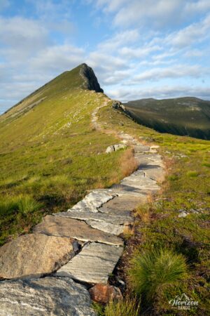 L'escalier en pierre longe tout la crête de Rørsethornet L'escalier en pierre longe tout la crête de Rørsethornet