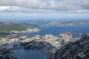 Vue de Bergen depuis l'antenne radio Vue de Bergen depuis l'antenne radio