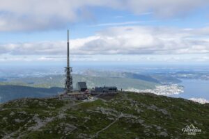 Antenne et arrivée du téléphérique Antenne et arrivée du téléphérique