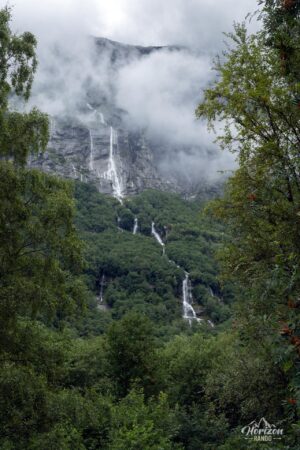 Vinnufossen vue depuis le départ du sentier Vinnufossen vue depuis le départ du sentier