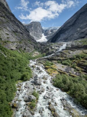Brenndalsbreen (drone shot) Brenndalsbreen (drone shot)