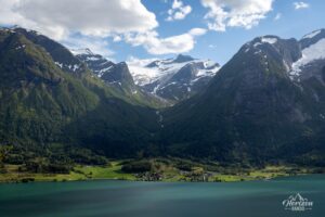 Fosnes and Stryneskåla (1,848 m) Fosnes and Stryneskåla (1,848 m)