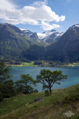 Towards Fosnes and Stryneskåla (1,848 m) Towards Fosnes and Stryneskåla (1,848 m)