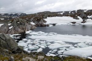 Lake on the road to the trailhead Lake on the road to the trailhead