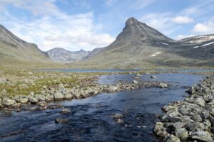 Sommet de Kyrkja depuis le départ Sommet de Kyrkja depuis le départ