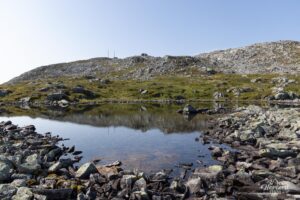 Petit lac en contrebas du sommet de Molden Petit lac au sommet de Molden
